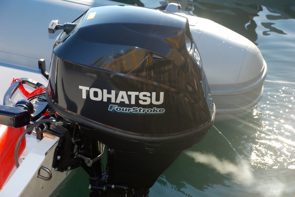 Купить лодочный мотор марине. Лодочный мотор Tohatsu 9.8. Лодочный мотор Тохатсу 30. Тохатсу 9.9 4-х тактный. Мотор четырехтактный Tohatsu 9.8.